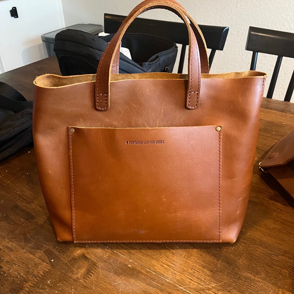 Portland Leather Crossbody Tote in Honey